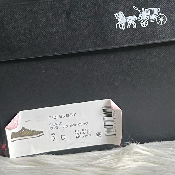 C201 - Coach Sneaker in Signature Canvas - Picture 13 of 14